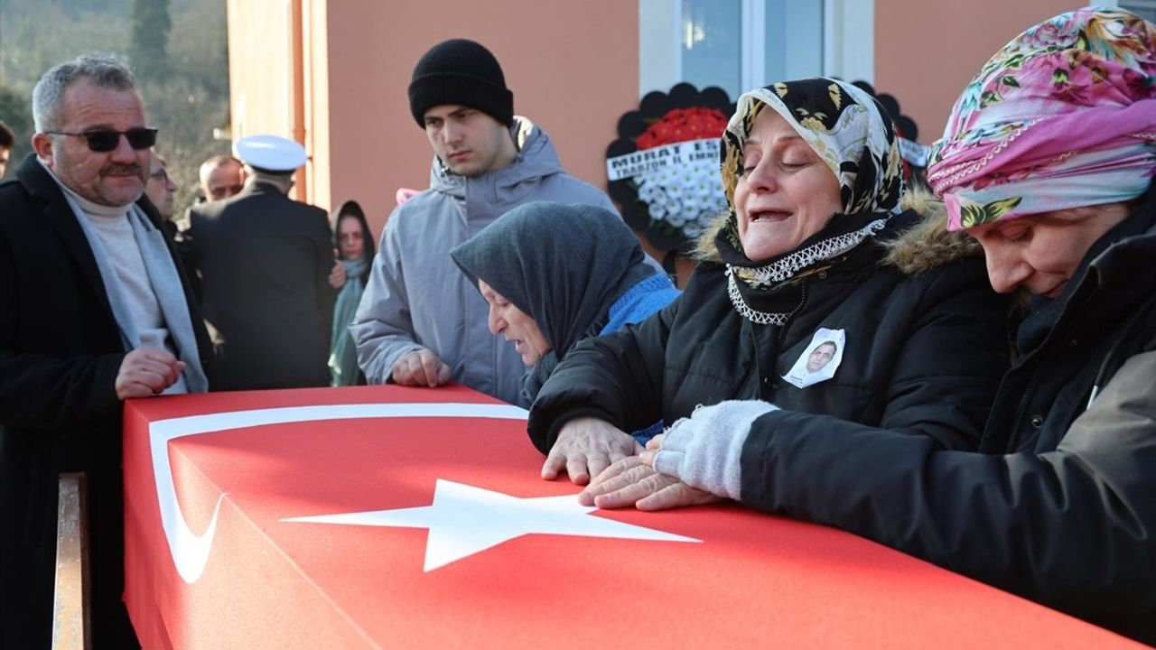 Antalya'daki Trafik Kazasında Hayatını Kaybeden Polis Memuru Yasin Turan Trabzon'da Defnedildi