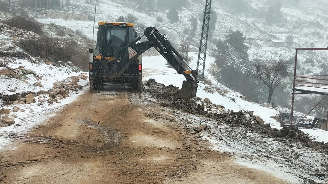 Antalya'nın Yüksek Kesimlerinde Karla Mücadele Çalışmaları Devam Ediyor