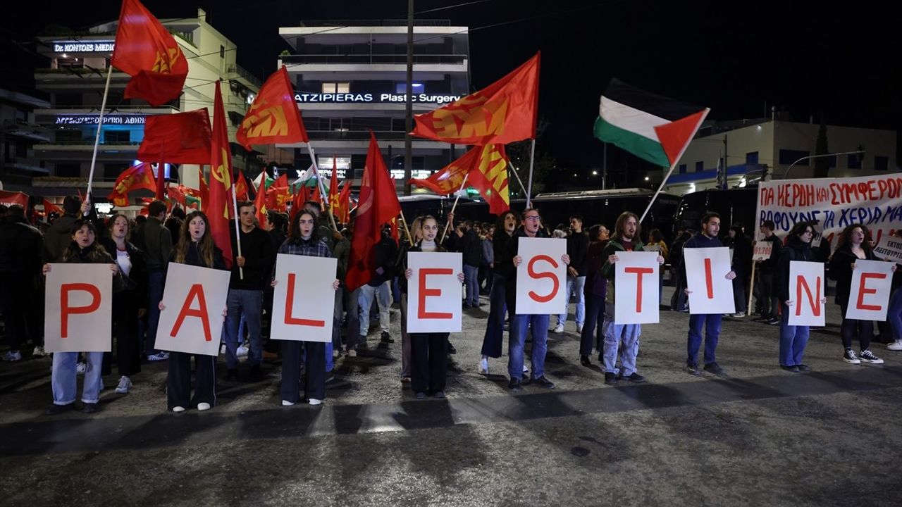Atina'da Filistin'e Destek Gösterisi Düzenlendi
