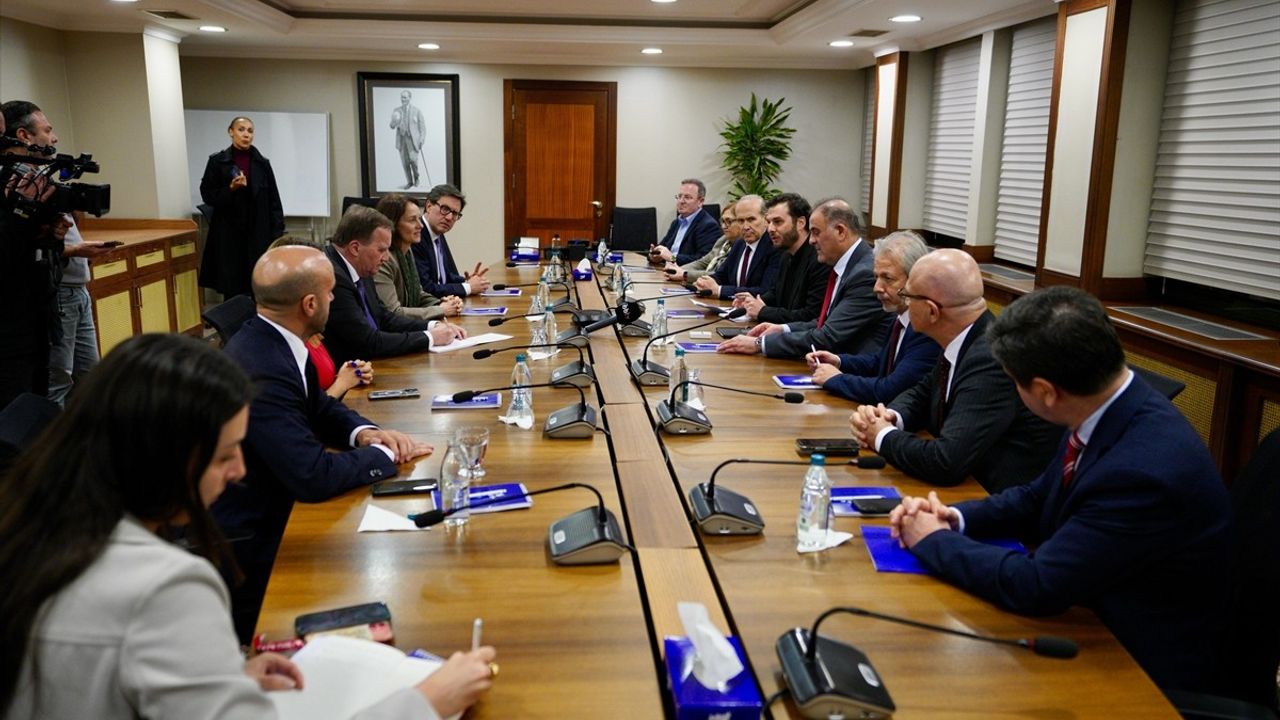 Avrupa Sosyalist Partisi Başkanı Löfven, İBB'yi Ziyaret Etti