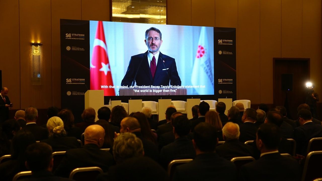 Azerbaycan'da 'Daha Adil Bir Dünya Mümkün' Paneli Düzenlendi