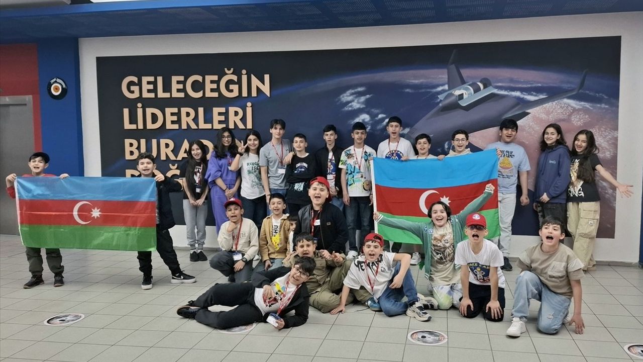 Azerbaycanlı Öğrenciler İzmir'deki Uzay Kampı'nda Uzay Teknolojileri Eğitimi Aldı