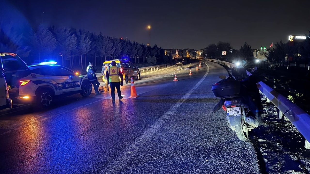 Bağcılar TEM Otoyolu'nda Motosiklet Sürücüsü Trafik Kazasında Hayatını Kaybetti