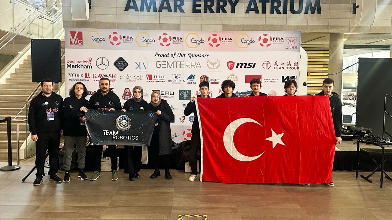 Bahçelievler 15 Temmuz Şehitleri Anadolu İmam Hatip Lisesi Öğrencileri, Robot Yarışmasında İki Kategoride Birinci Oldu