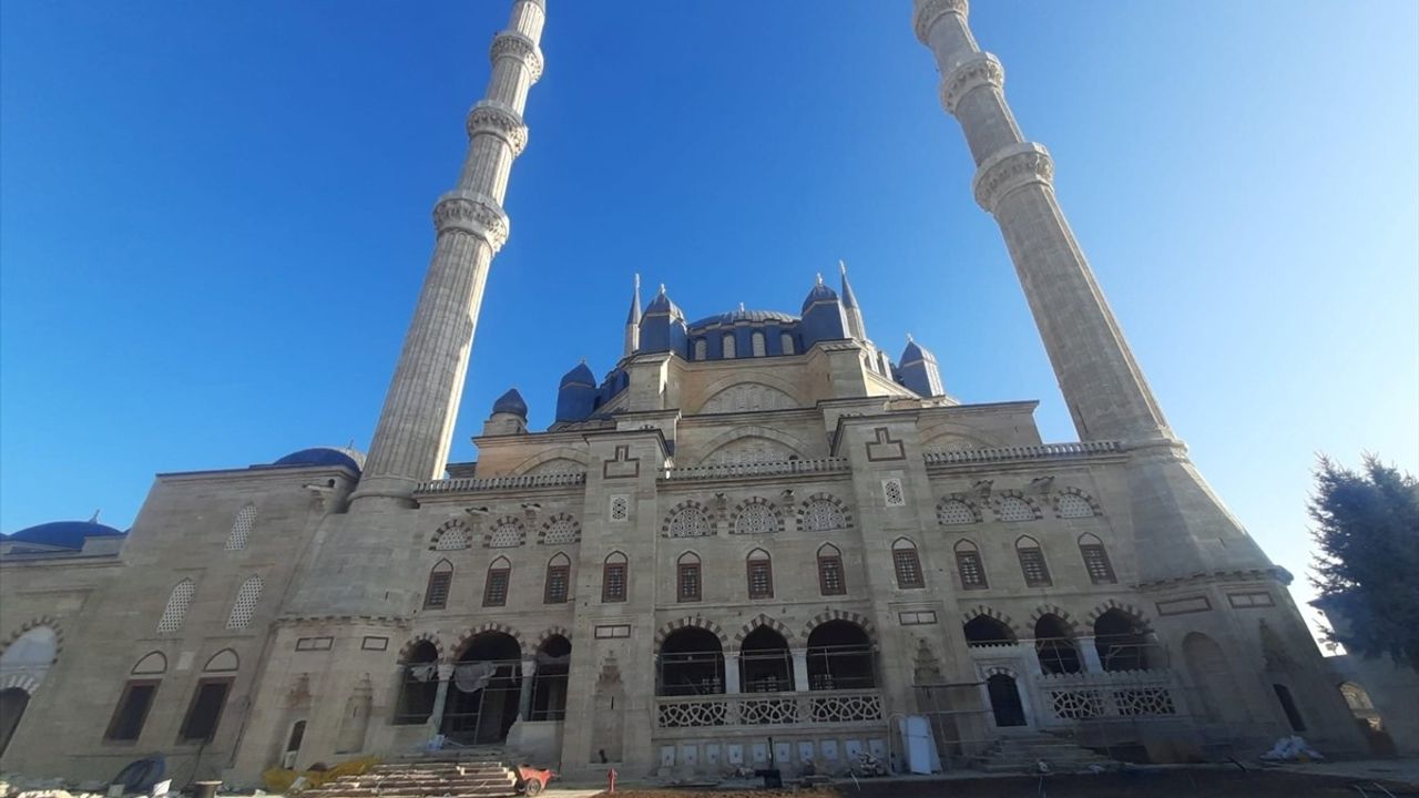 Bakan Ersoy'dan Depremde Hasar Gören Vakıf Eserlerine İlişkin Bilgiler