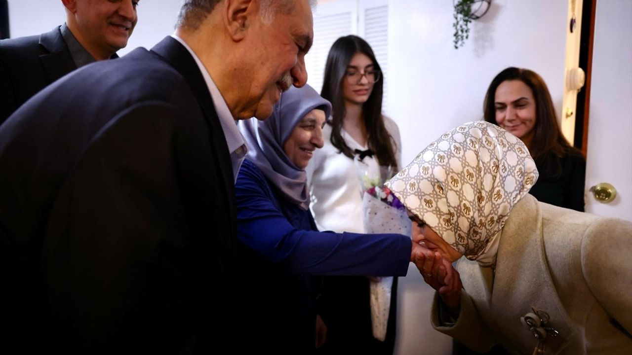 Bakan Göktaş, 46 Yıl Önce ABD'ye Yerleşen Türk Aileyi Ziyaret Etti