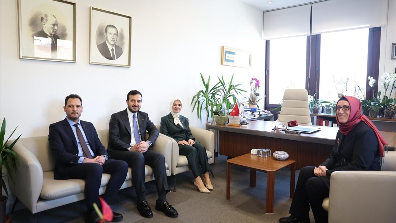 Bakan Göktaş, AK Parti İstanbul Teşkilatını Ziyaret Etti