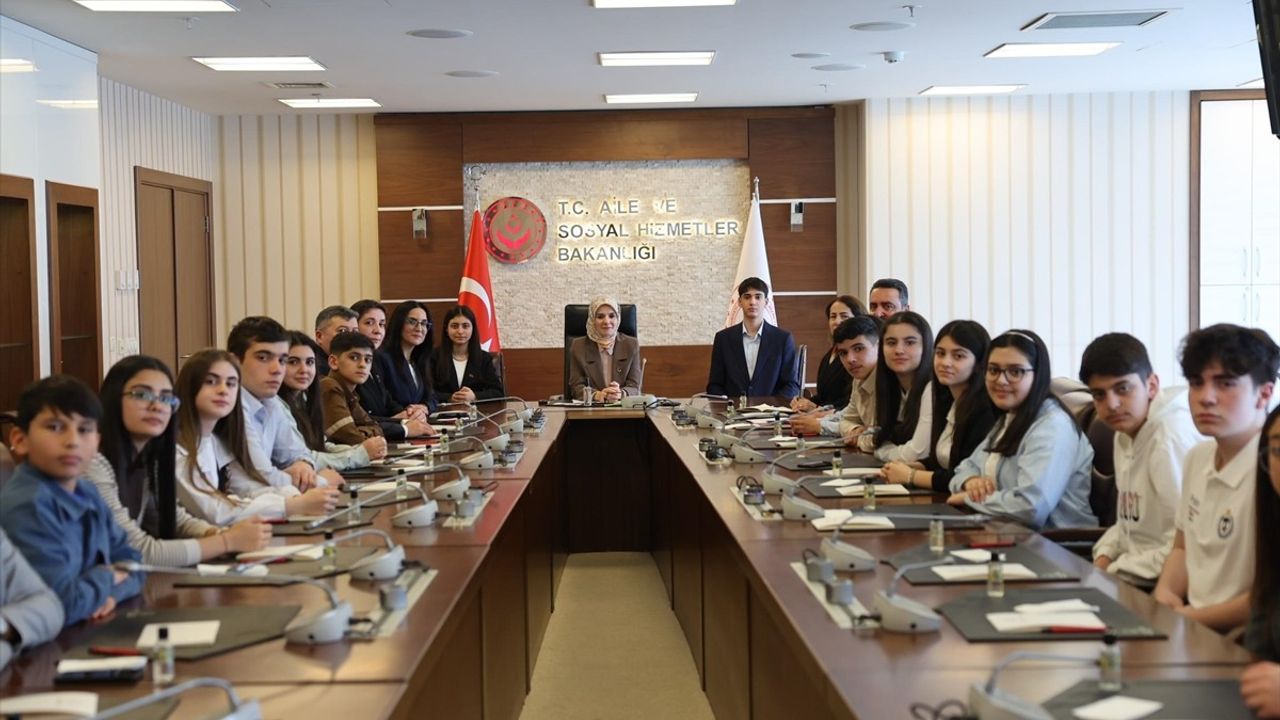 Bakan Göktaş, Azerbaycan'dan Gelen Şehit Çocuklarıyla Buluştu