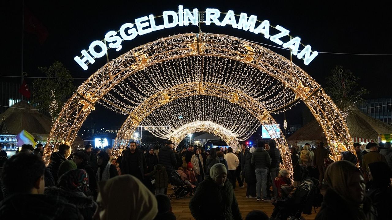 Bakan Göktaş, Başakşehir'de Kadınlar Günü Etkinliğine Katıldı