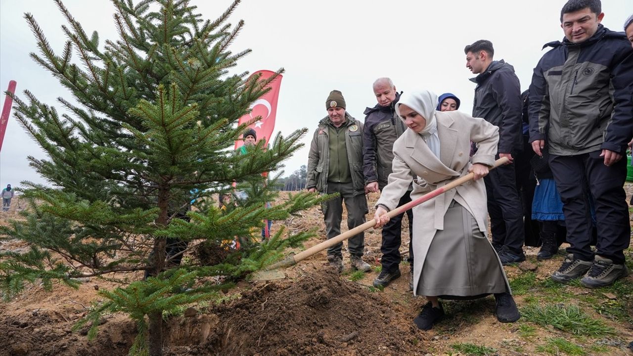 Bakan Göktaş, Dünya Kadınlar Günü'nde Kadınların Gücüne Vurgu Yaptı