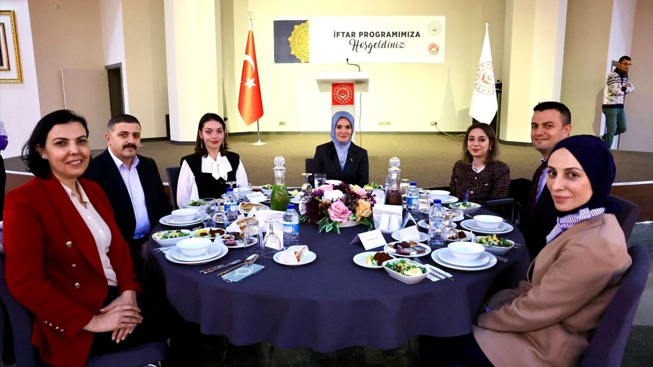 Bakan Göktaş, Merkez Teşkilatı Çalışanlarıyla İftar Yaptı