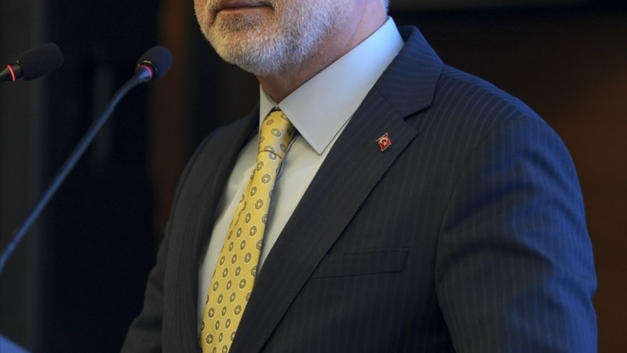 Bakan Işıkhan, 'Minik Kalplerde Umudu Yaşat' İftar Programında Konuştu