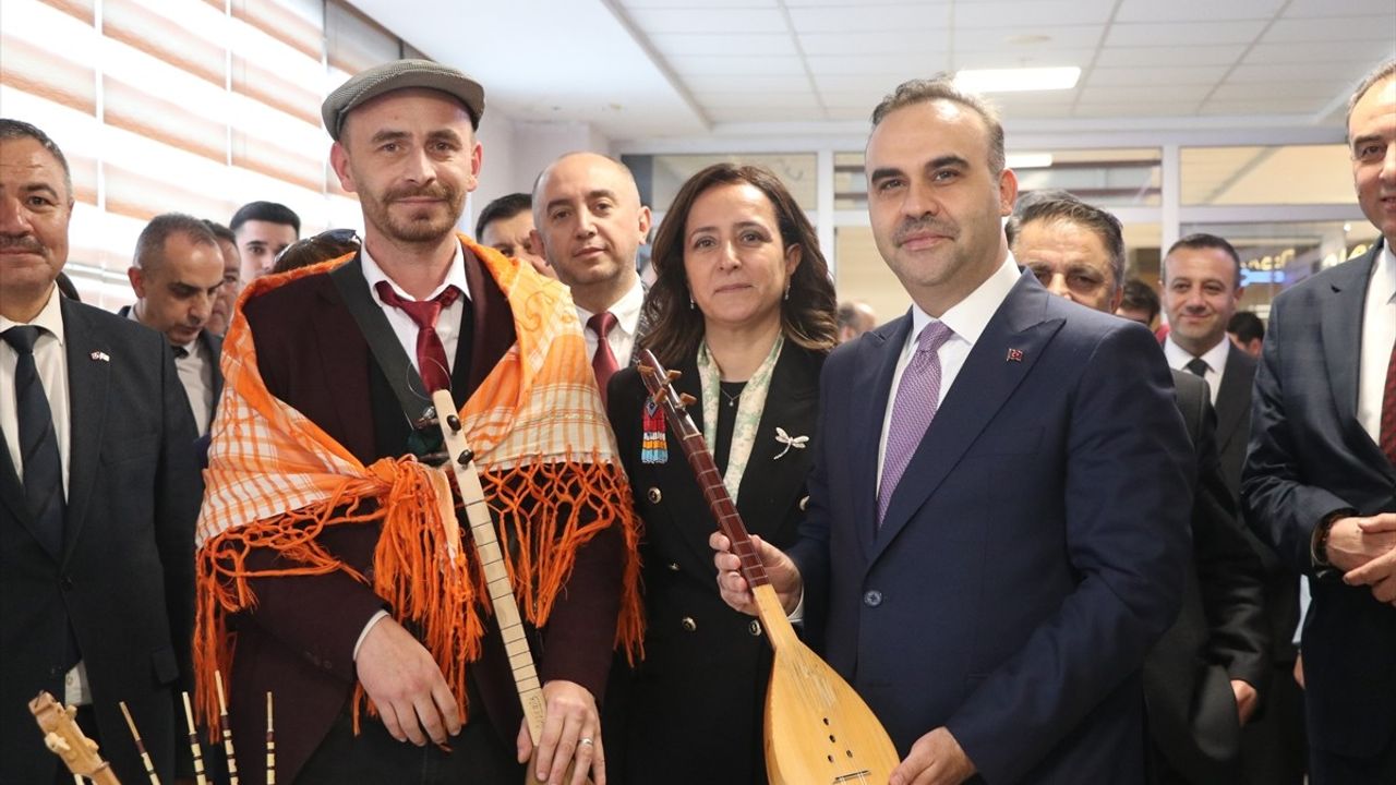 Bakan Kacır: Türk Milleti Gökyüzüne İmzasını Atıyor