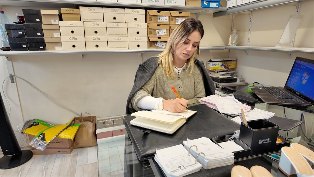 Bakan Kurum, Hatay'daki Uzun Çarşı Esnafı Nezahat Boyacıgil'in Hikayesini Paylaştı