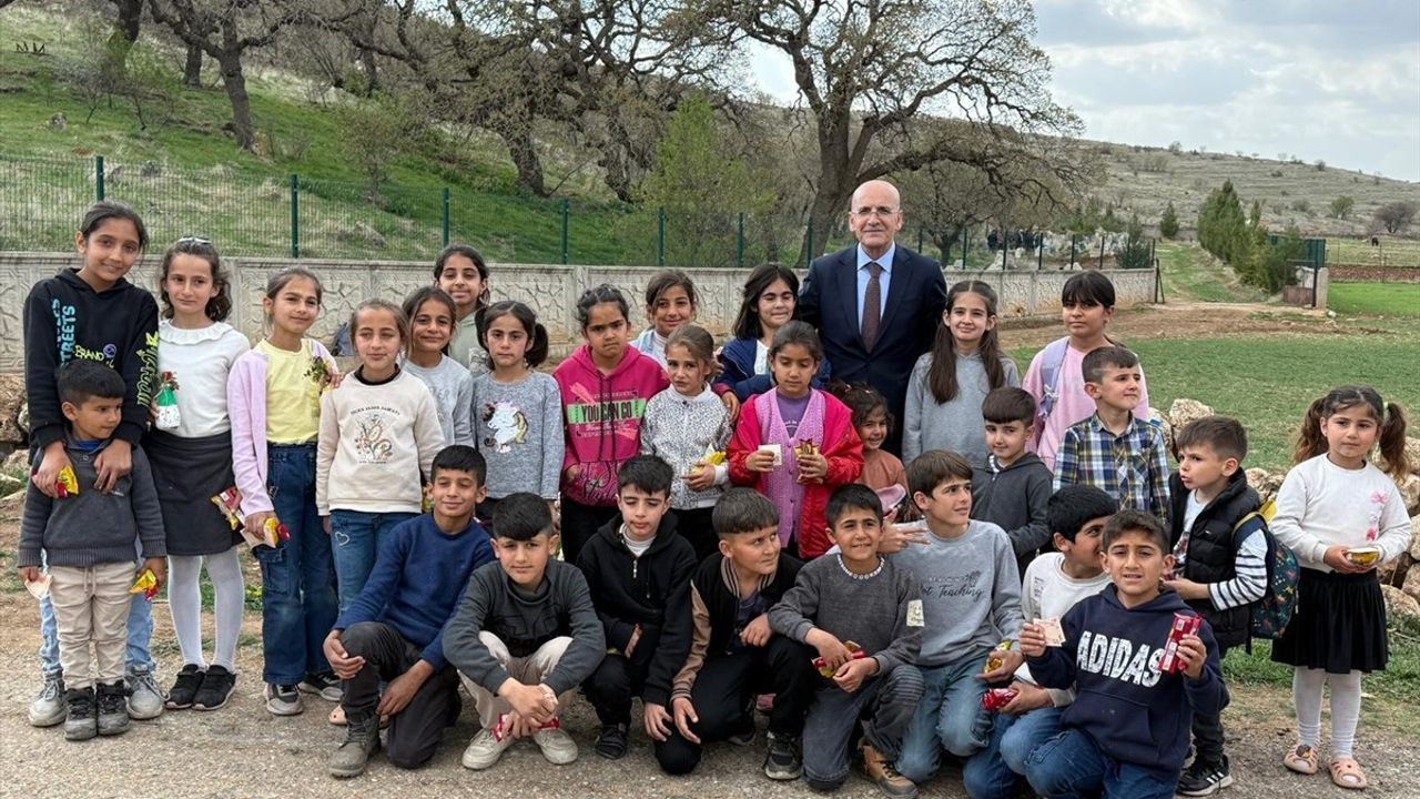 Bakan Şimşek, Ramazan Bayramı Öncesi Batman'da Çocuklarla Buluştu