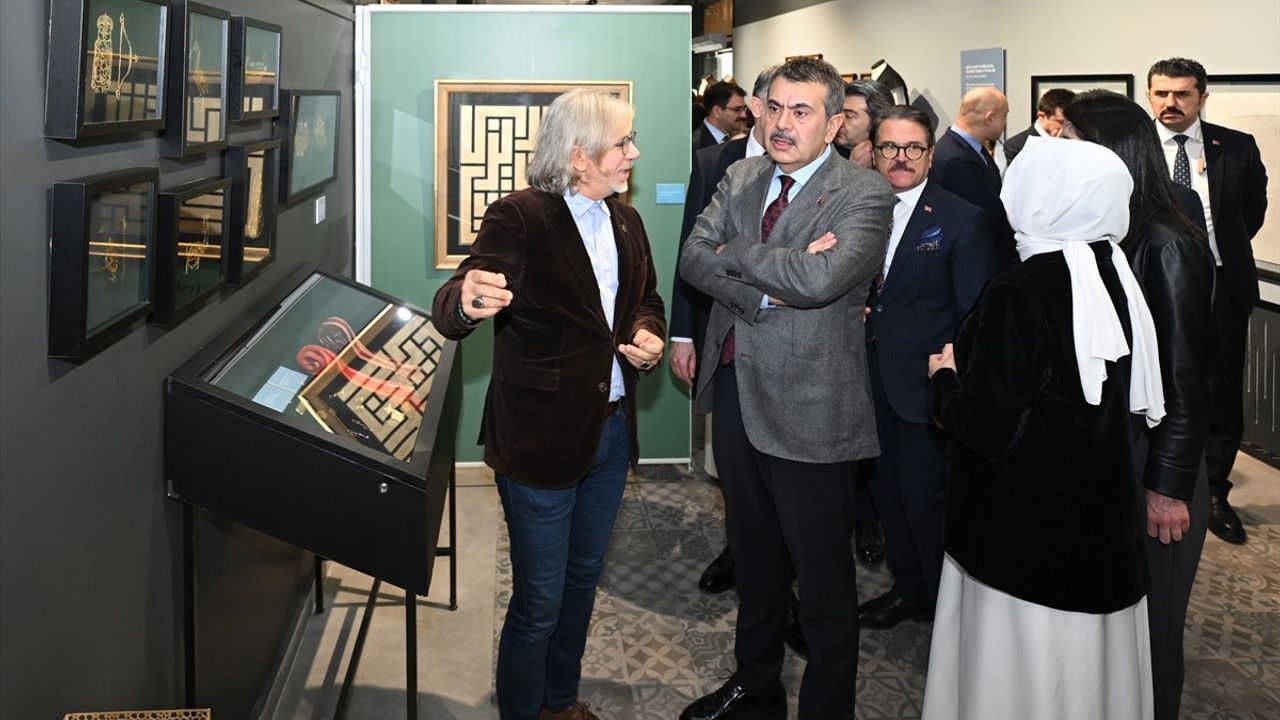 Bakan Tekin'den Müfredat Dışı Ders İddialarına Yanıt