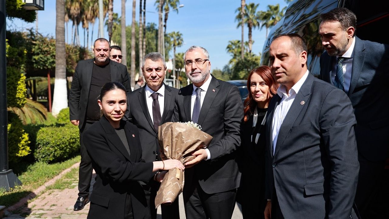 Bakan Vedat Işıkhan, Mersin'deki SGK Hizmet Binası Açılışında Konuştu