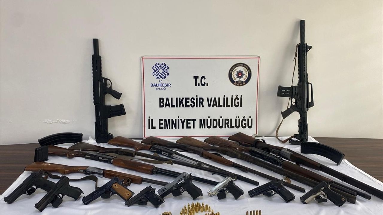 Balıkesir Merkezli Yasa Dışı Silah Ticareti Operasyonunda 7 Zanlı Yakalandı