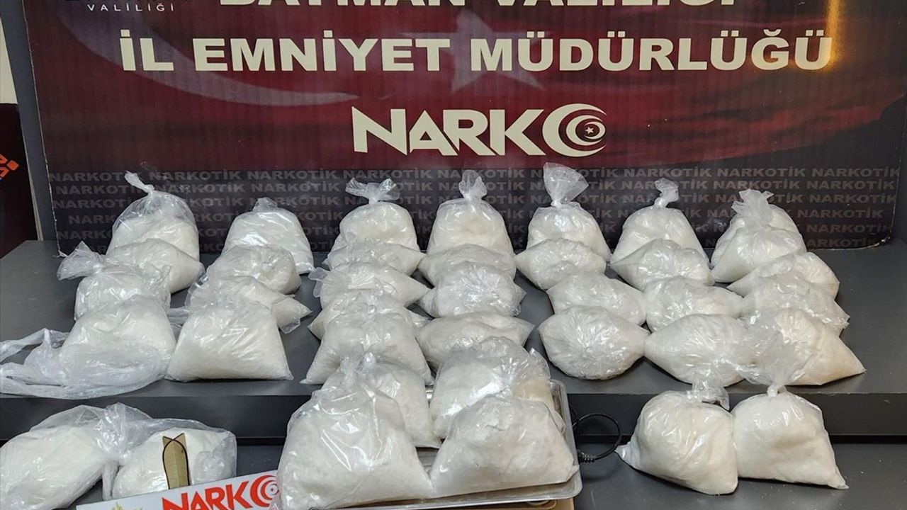 Batman'da 20 Kilo 200 Gram Metamfetamin Ele Geçirildi: İki Şüpheli Tutuklandı