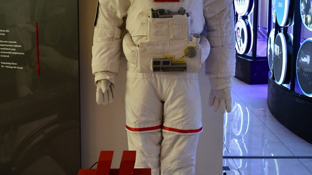 Batman'da 'Ufkun Ötesinde' Sergisi Açıldı