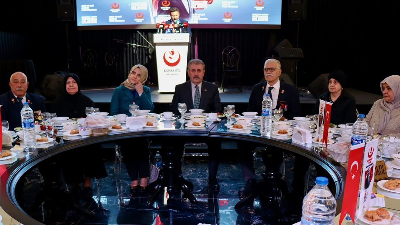 BBP Genel Başkanı Destici, Bursa'daki İftar Programında Bayramlaşma Çağrısı Yaptı