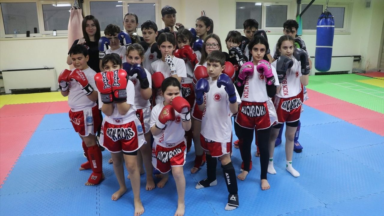 Begüm Ermantaş: Geleceğin Kick Boks Şampiyonlarını Yetiştiriyor
