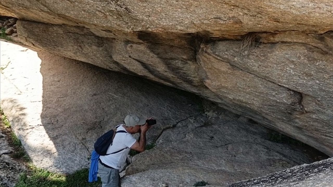 Beşparmak Dağları'nda 8 Bin Yıl Öncesine Ait Kaya Resimleri Keşfedildi