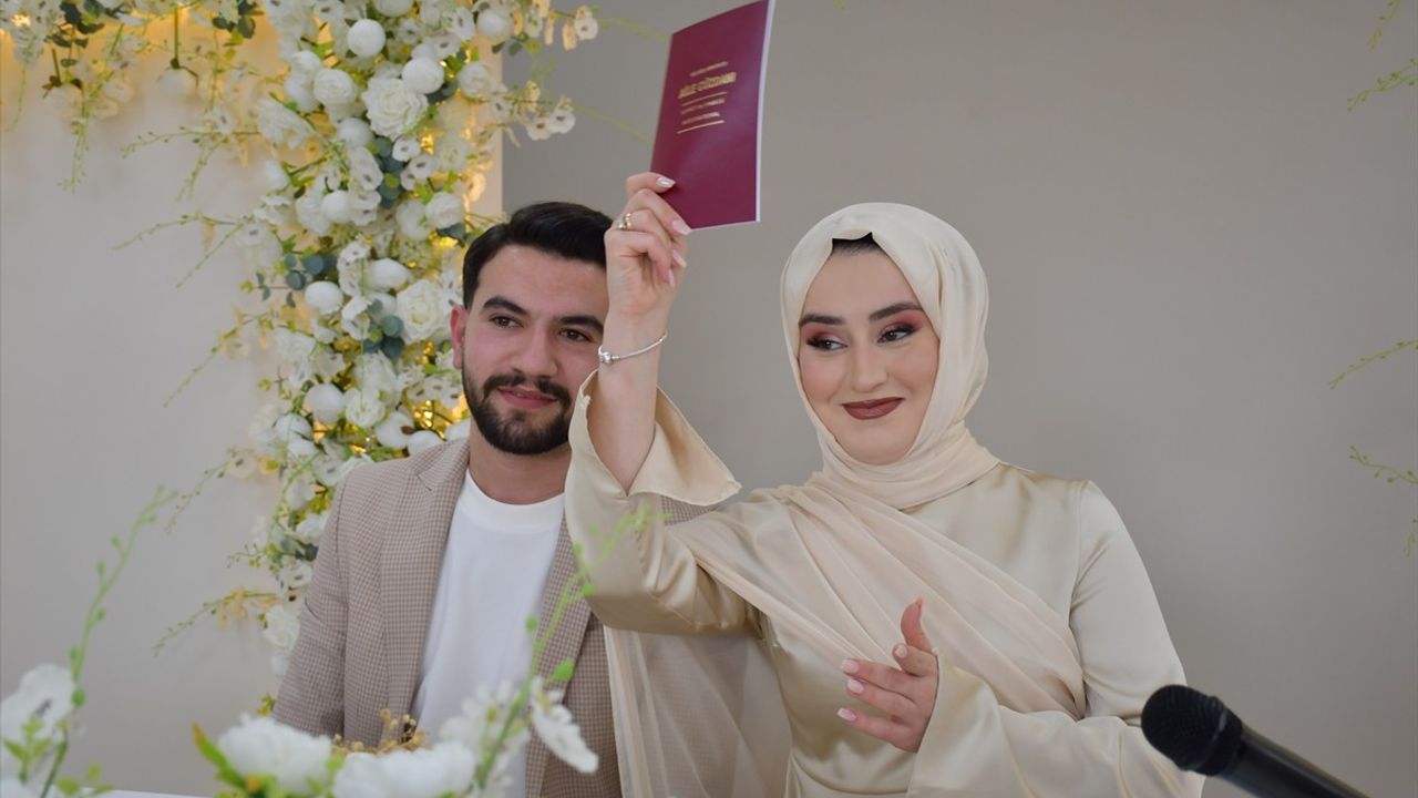 Bilecik'te Aile ve Gençlik Fonu ile Evlenecek İlk Çiftin Nikahı Kıyıldı