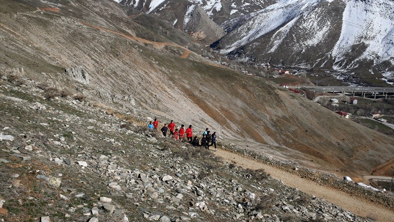 Bitlis'te 60 Yaşında Bir Antrenör, Gençleri Şampiyonluk İçin Hazırlıyor