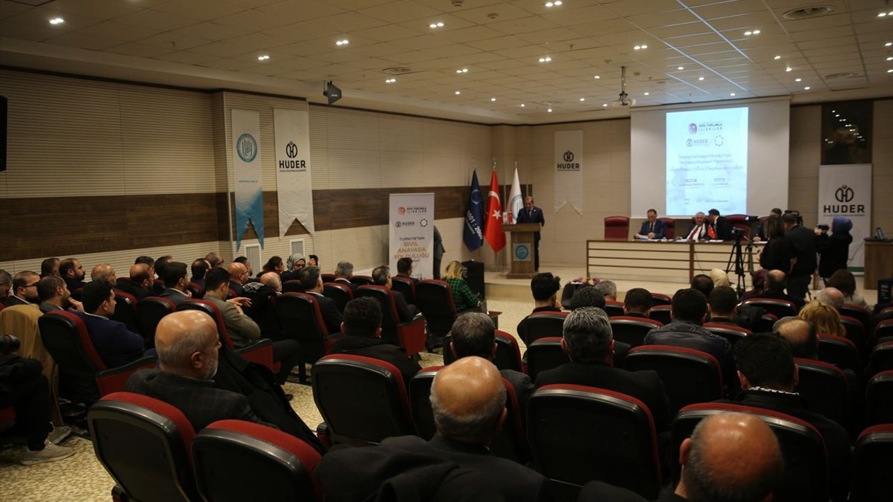 Bitlis'te 'Yeni Anayasa Buluşmaları' Programı Gerçekleştirildi