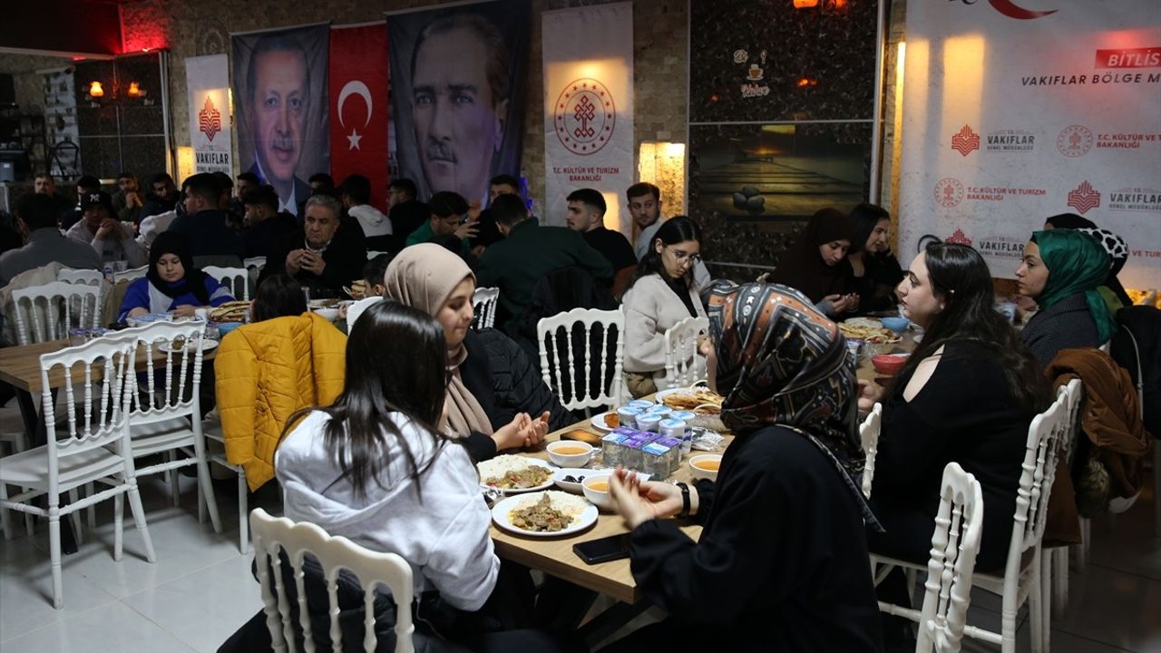 Bitlis Vakıflar Bölge Müdürlüğü İftar Programında 500 Kişi Buluştu