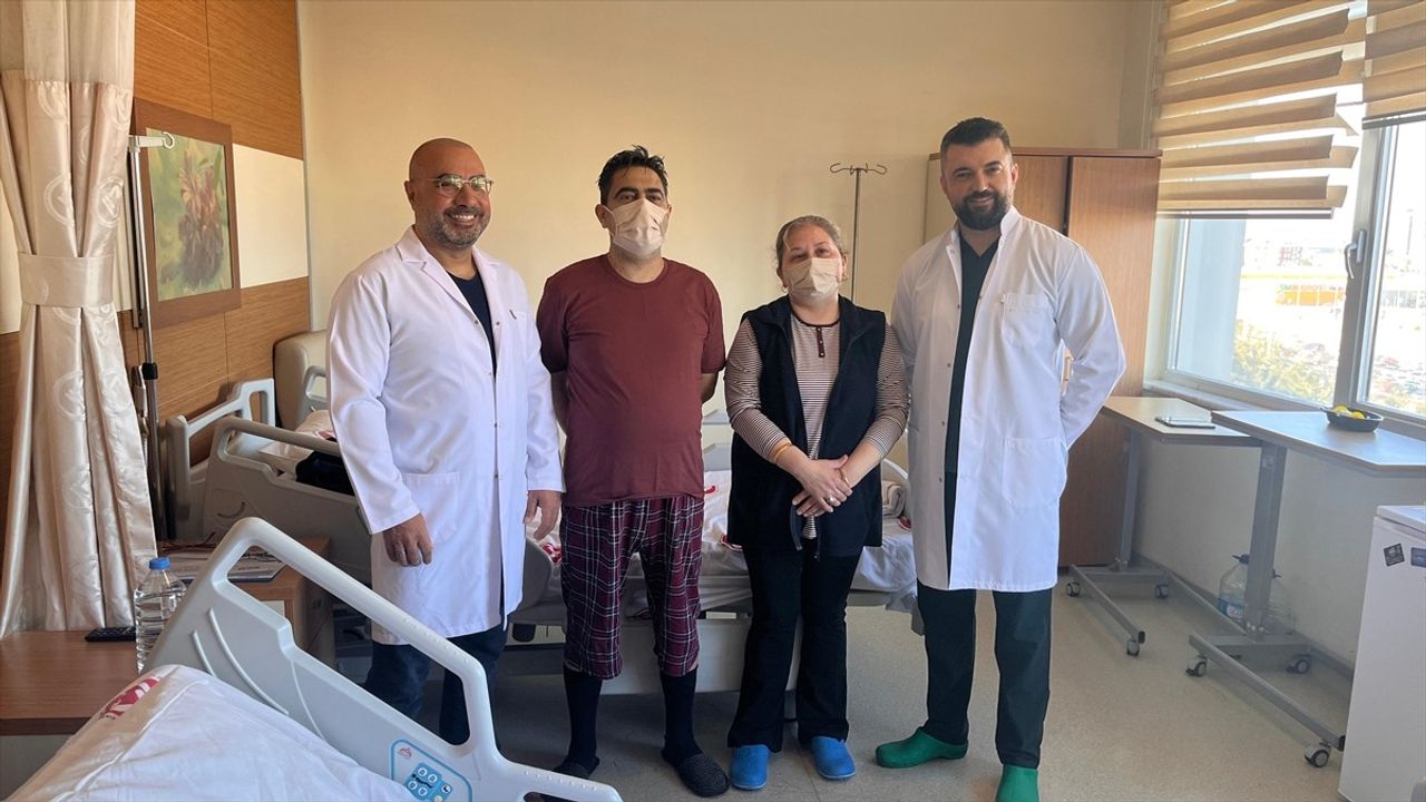 Böbrek Nakliyle Hem Baba Hem Oğul Hayata Tutundu