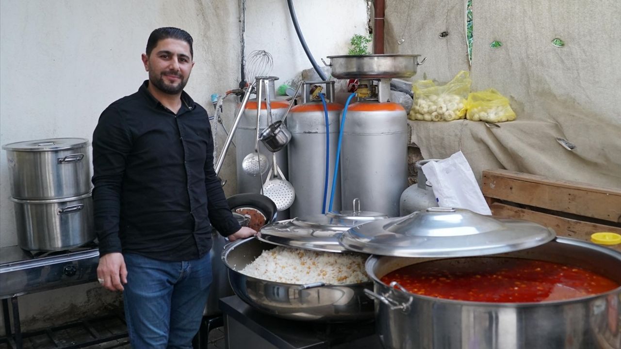 Bodrum'da İmam, İftar Sofrası ile Dayanışma Rüzgarı Estiriyor