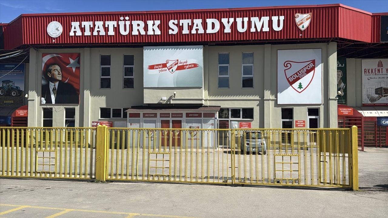 Bolu Atatürk Stadı'ndan Karot Örnekleri Alınıyor