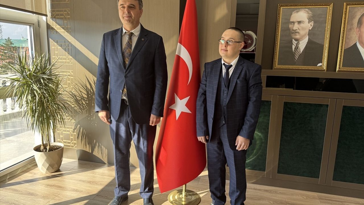 Bolu'da Down Sendromlu Destek Personeli Bir Günlüğüne Müdür Oldu