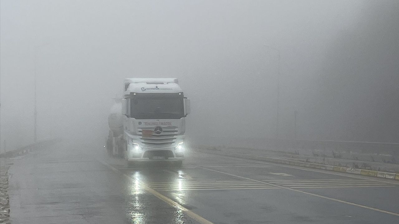 Bolu Dağı'nda Sağanak ve Sis Sebebiyle Ulaşımda Aksama