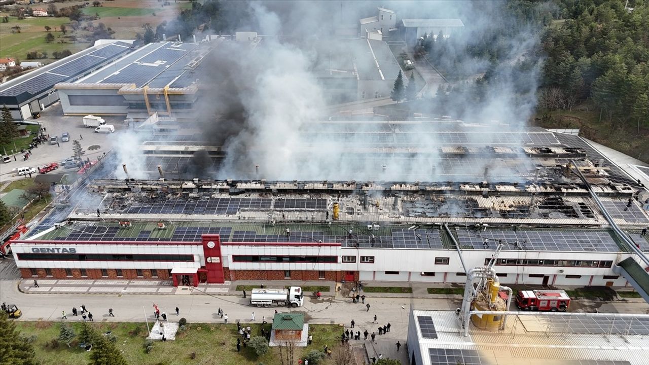 Bolu'daki Orman Ürünleri İşleme Fabrikasındaki Yangın Kontrol Altına Alındı
