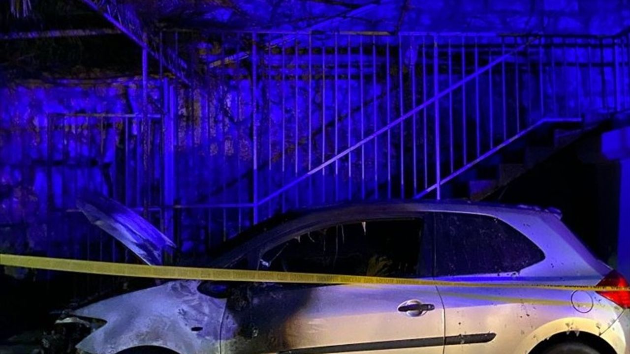 Bosna Hersek'te Muhalefet Milletvekilinin Aracı Kundaklandı