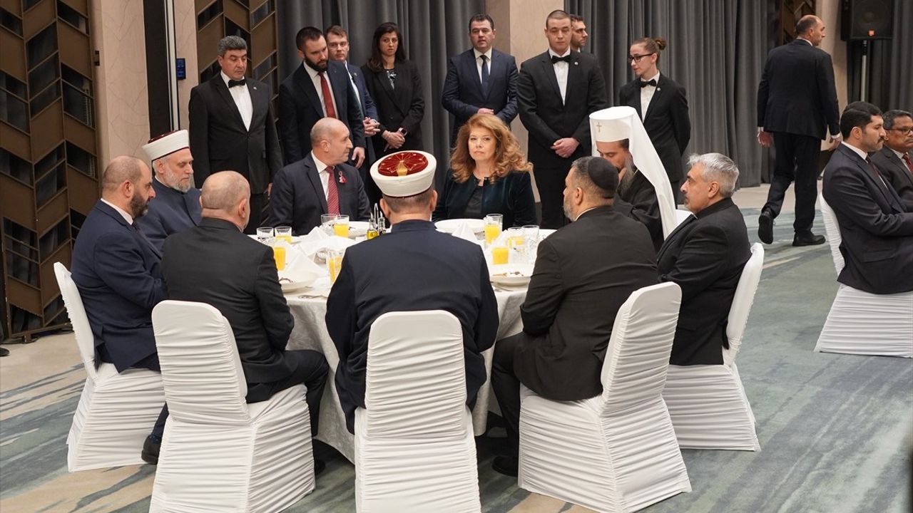 Bulgaristan Cumhurbaşkanı Radev, Ramazan'ın İlk Günü İftar Programı Düzenledi