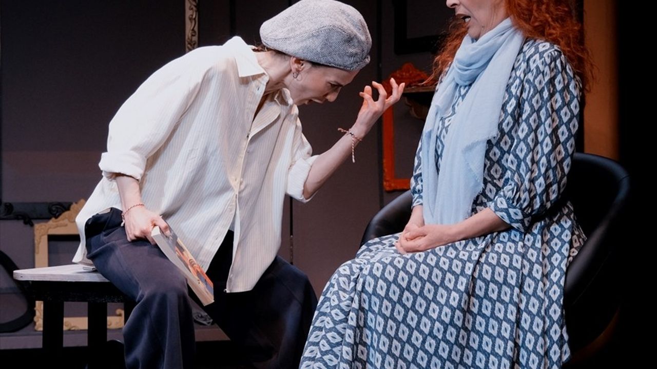 Bursa'da 'Bir Yaşdönümü Rüyası' Oyunu Sahnelendi