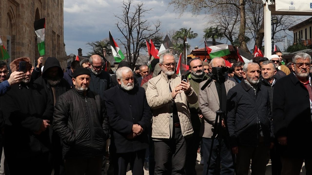 Bursa'da İsrail Saldırılarında Hayatını Kaybedenler için Gıyabi Cenaze Namazı Kılındı