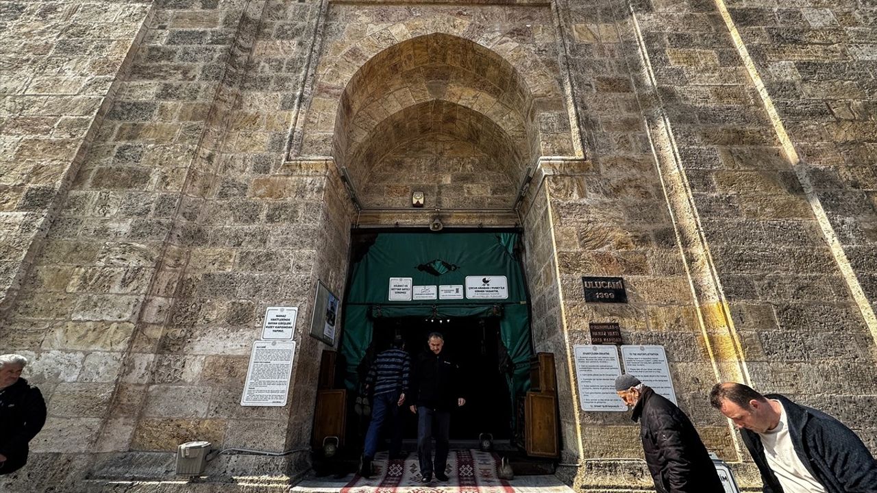 Bursa'da Ramazan Ayı'nın İlk Cuma Namazı Coşkuyla Kılındı