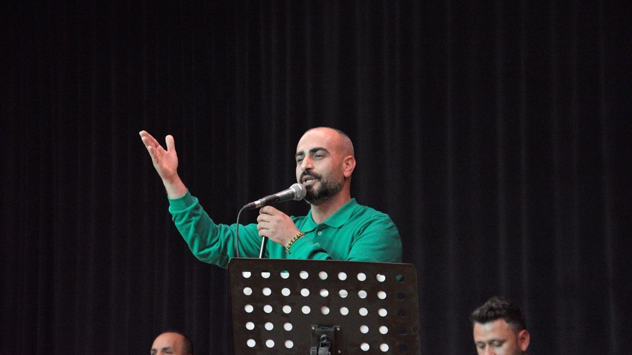 Bursa'nın Temizlik İşçileri Orkestrası İlk Konserini Verdi