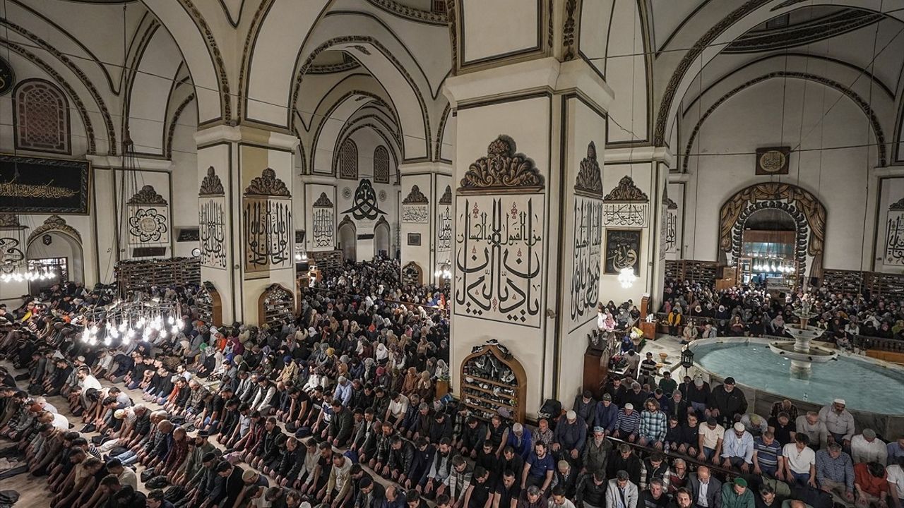 Bursa ve Çevresinde Kadir Gecesi Coşkuyla İdrak Edildi