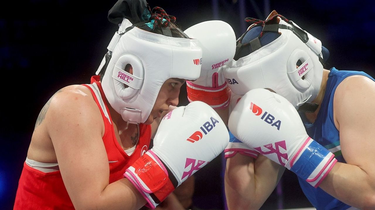 Busenaz Sürmeneli, Kadınlar Dünya Boks Şampiyonası'nda Altın Madalya Kazandı