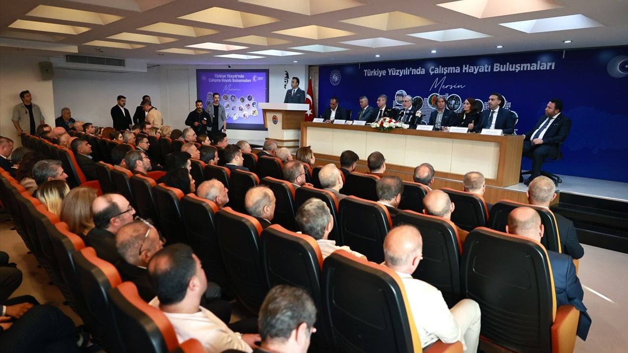 Çalışma ve Sosyal Güvenlik Bakanı Işıkhan, Mersin'de İş Dünyası Temsilcileriyle Buluştu