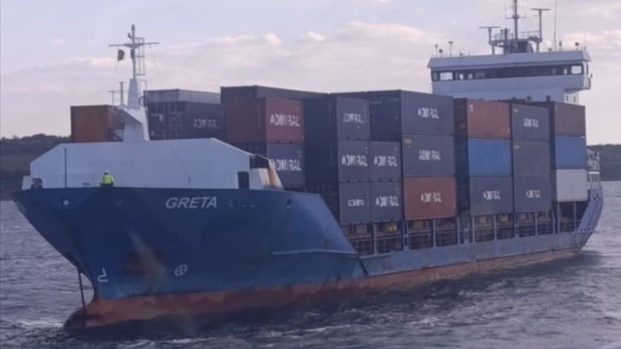 Çanakkale Boğazı'nda Makine Arızası: 'Greta' Gemisi Bozcaada Açıklarında Bekletiliyor
