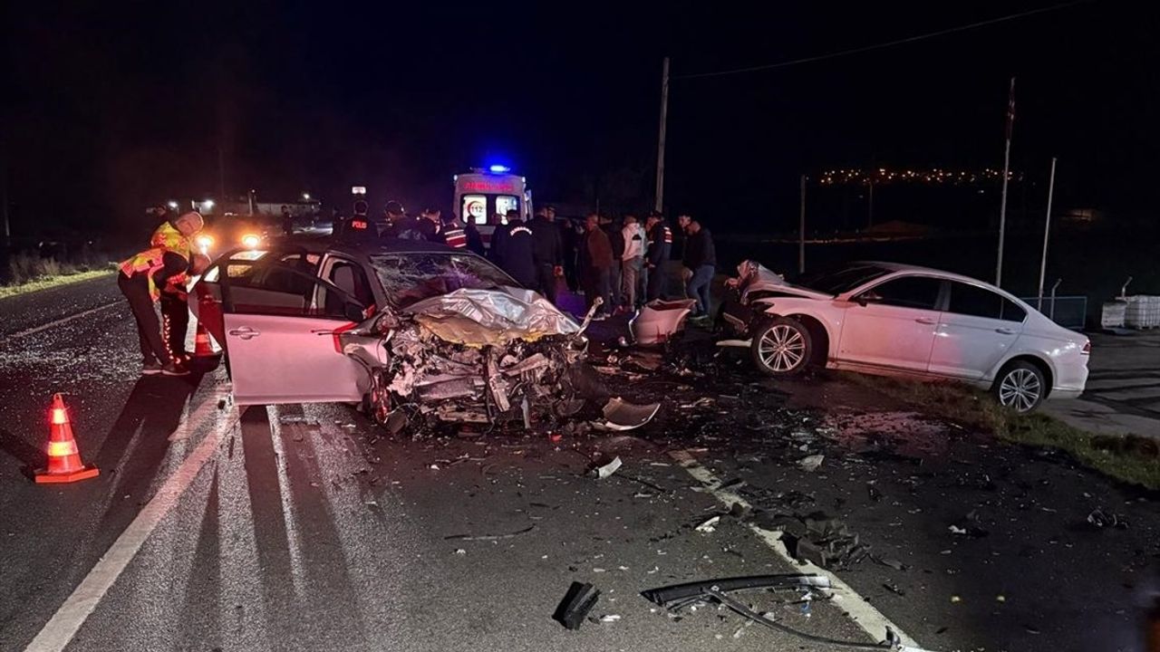 Çanakkale'de Trafik Kazası: 3 Ölü, 1 Yaralı