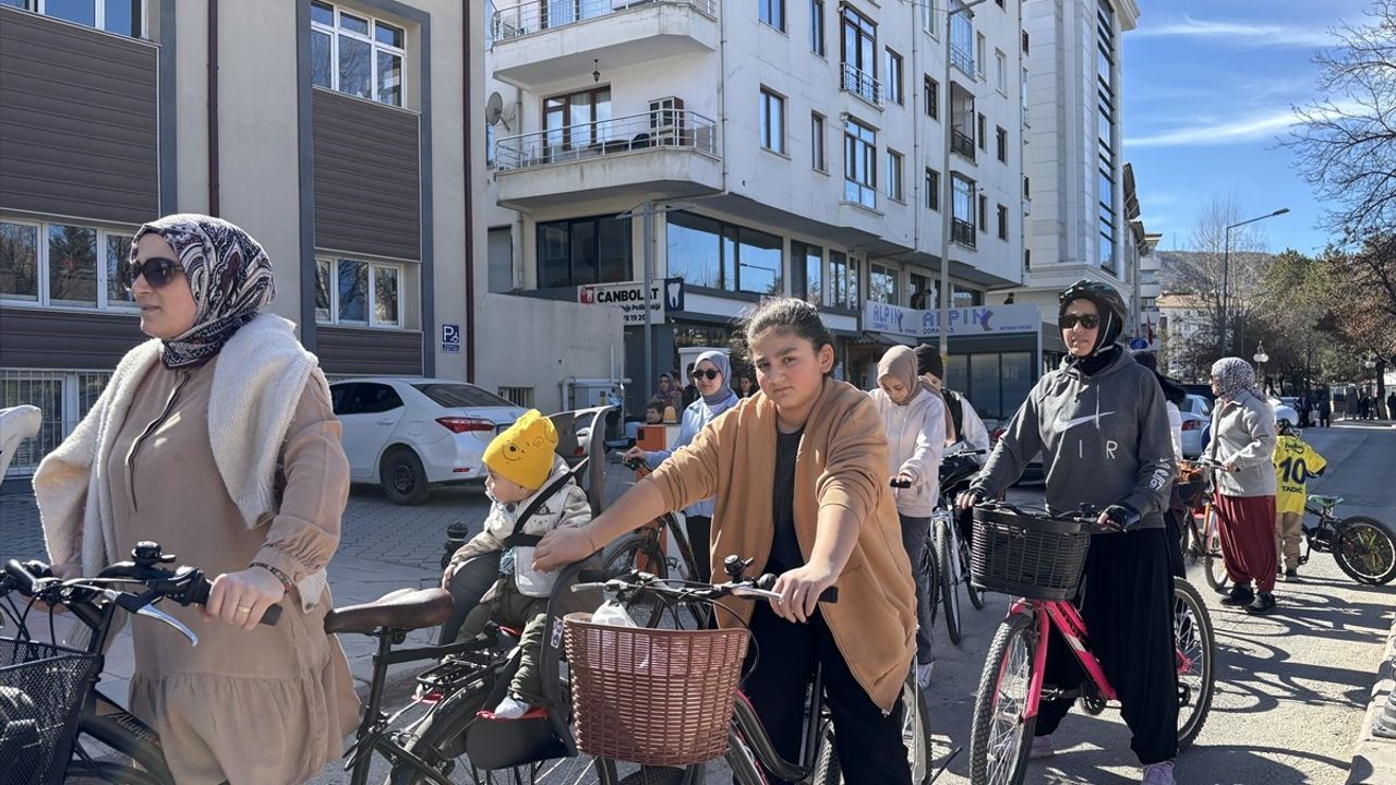 Çankırı'da 8 Mart Dünya Kadınlar Günü Bisiklet Turu Düzenlendi