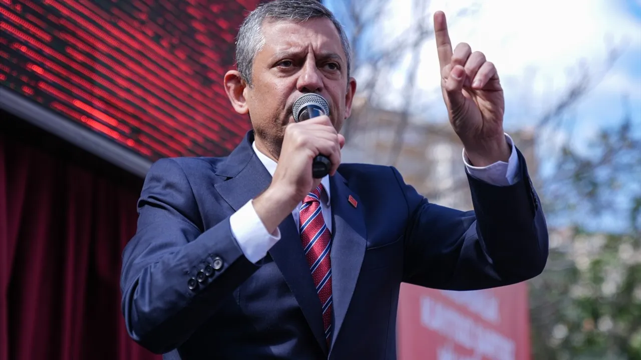 CHP Genel Başkanı Özgür Özel Beylikdüzü Belediyesini Ziyaret Etti